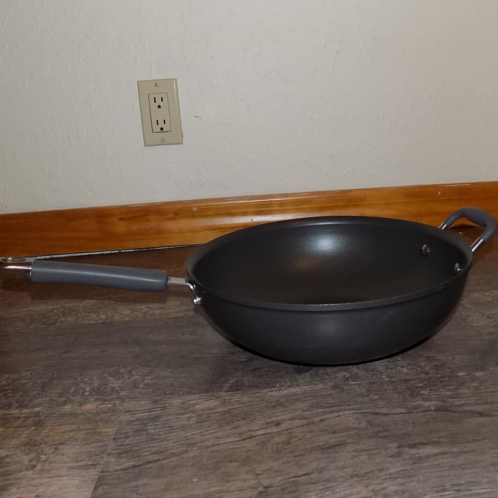 Pampered Chef Executive Wok Unisex 12in Gray Excellent Nonstick Stir Fry Pan
